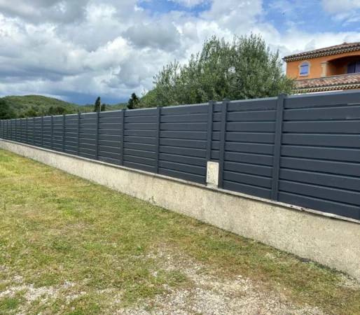 Clôture brise vue PVC plaxé gris anthracite - Magma