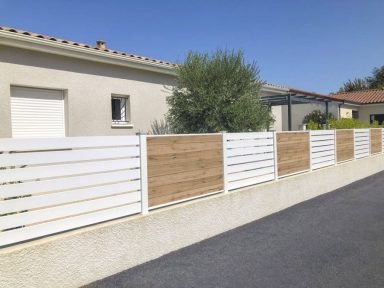Clôture PVC Achille avec intégration de modules imprimés Virtuose