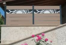 cloture-composite-ajouree-beige-impression-soleil-installee-terrasse-aveiro