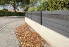 cloture-composite-ajouree-gris-impression-hexagone-sur-muret-aveiro