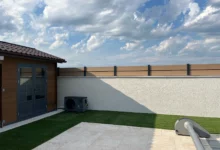 cloture-composite-brise-vue-beige-insert-aluminium-installee-faro