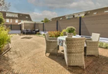 cloture-composite-brise-vue-sable-installee-terrasse-porto