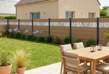 clôture pleine imprimée avec un décor branches d'arbres noir et blanc à effet fusain