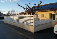 clôture pvc ajourée blanc modèle Barrière réalisée par La Clôture Française