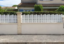 cloture-pvc-ajouree-blanc-installee-frequence