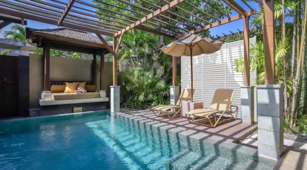 cloture-pvc-ajouree-blanc-poteau-pvc-blanc-installation-yumi