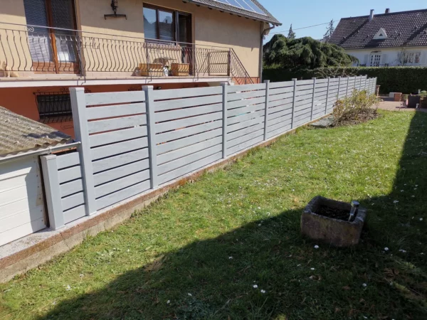 cloture-pvc-ajouree-gris-achille