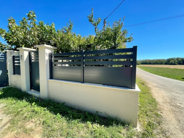 cloture-pvc-ajouree-gris-anthracite-ardoise