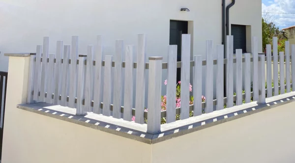 Clôture ajourée PVC Gris - Myrrha