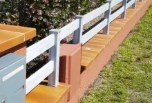 cloture-pvc-ajouree-gris-sur-muret-ranch