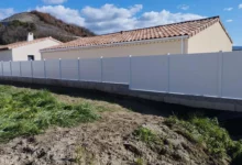 cloture-pvc-blanc-brise-vue-pose-sur-muret-initiale