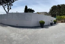 cloture-pvc-brise-vue-blanc-pose-en-courbe-cerbere