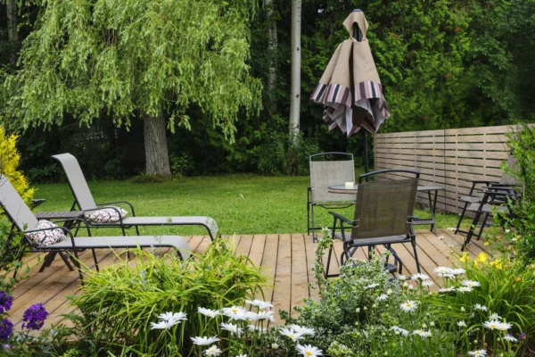 cloture-pvc-brise-vue-bois-jardin-chloris-pleine