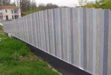 cloture-pvc-brise-vue-gris-coupe-droite-sur-muret-originale-ulysse-1