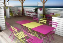 cloture-pvc-brise-vue-gris-installee-en-bord-de-plage-chloris-pleine