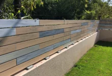 cloture-pvc-brise-vue-multicolore-sur-muret-chloris-pleine-photo-proche