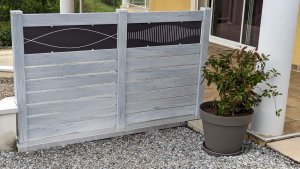Héraclès de couleur gris cérusé avec bandeau imprimé sinusoïdal
