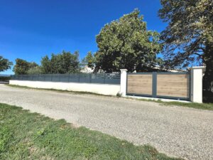 Impression bois pour portail en aluminium