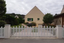 Portail coulissant en PVC blanc modèle Fréquence