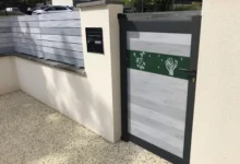 portillon-cadre-aluminium-pvc-brise-vue-blanc-impression-moderne-heracles-impression-herbaces