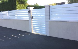 Portillon PVC blanc en persienne Cerbère