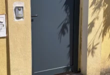 Portillon d'entrée de maison gris anthracite