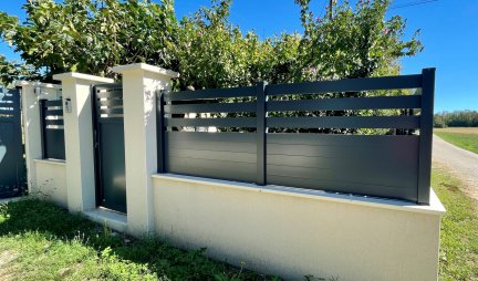 clôture ranch aluminium avec portillon