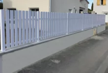 Clôture PVC ajourée Adonis avec lames verticales