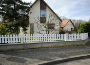 Clôture ajourée en PVC blanc - Adonis