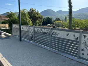 Clôture ajourée originale PVC Gris - Virtuose