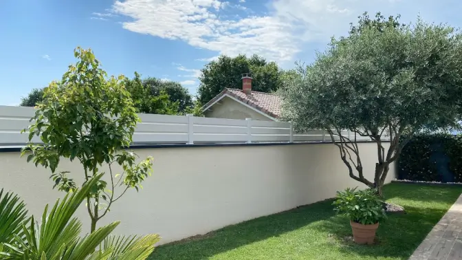 Clôture mitoyenne : qui paie ? quels matériaux choisir ?