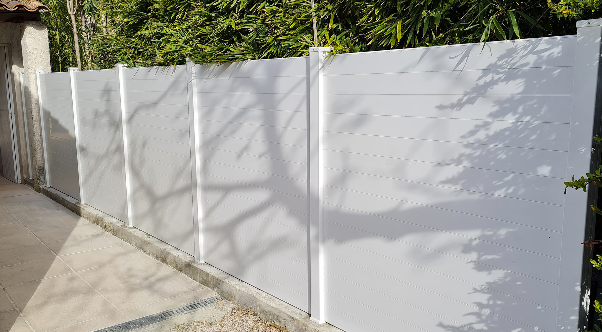 Clôture PVC blanc pas chère : clôture brise vue Initiale