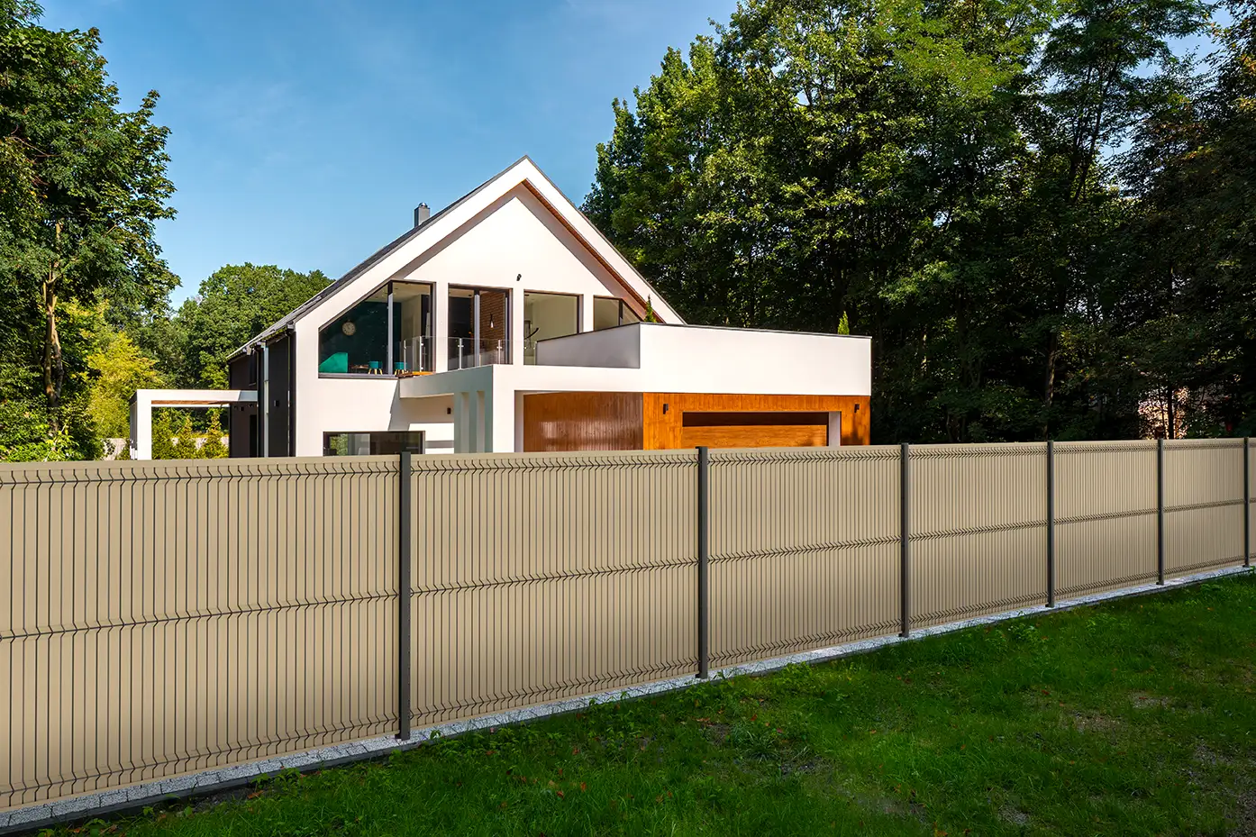 Lames d'occultation pour grillage en composite couleur sable