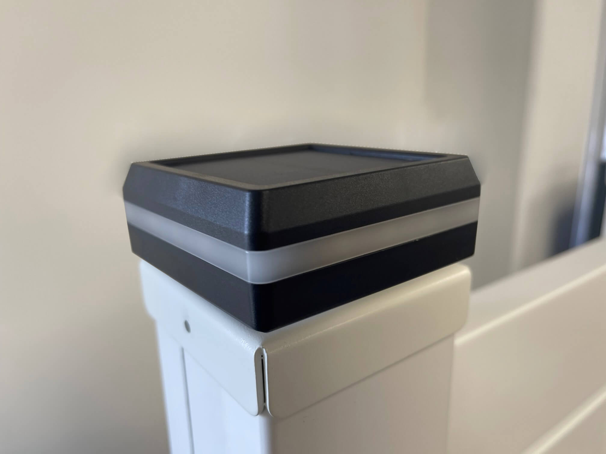 Lampe solaire à LED pour poteaux + chapeau