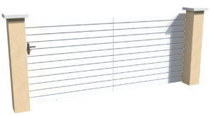 Portail coulissant motorisable en pvc blanc brise-vue au style persienne avec des lames biseautées